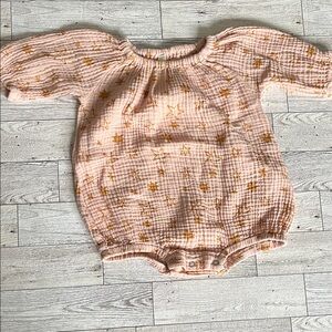 Wild Wawa 100% Cotton Peach Star Print Bubble Romper size 0-3 months